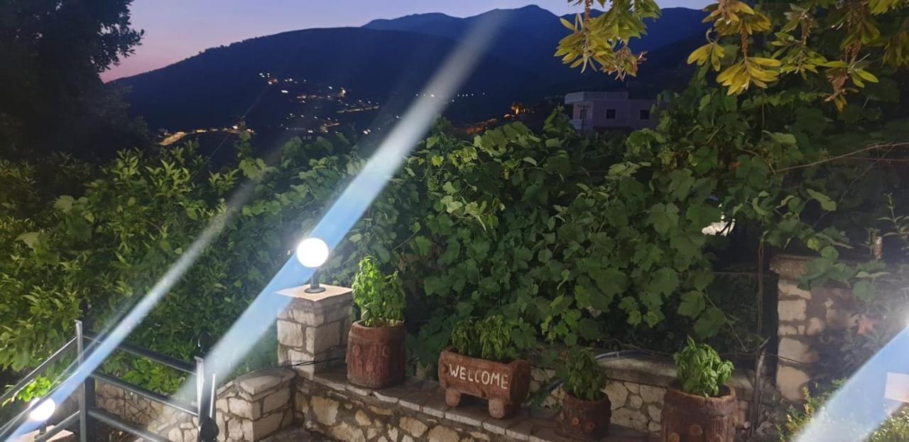 Apart-Hotel Llazari Химар Екстериор снимка