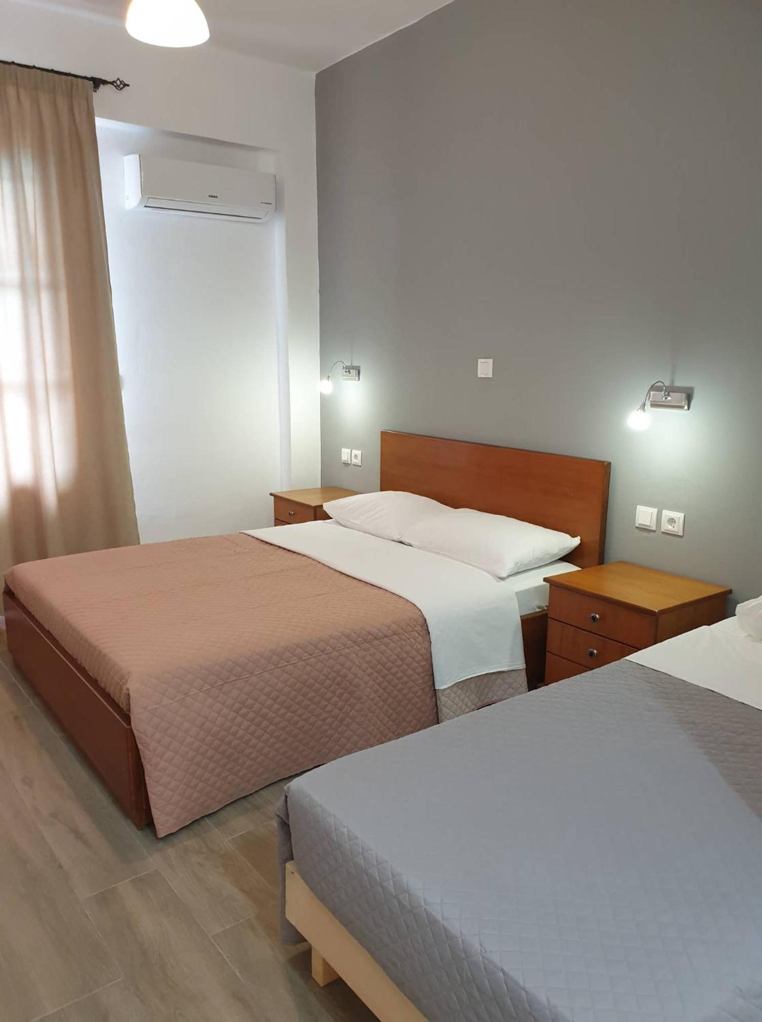 Apart-Hotel Llazari Химар Стая снимка