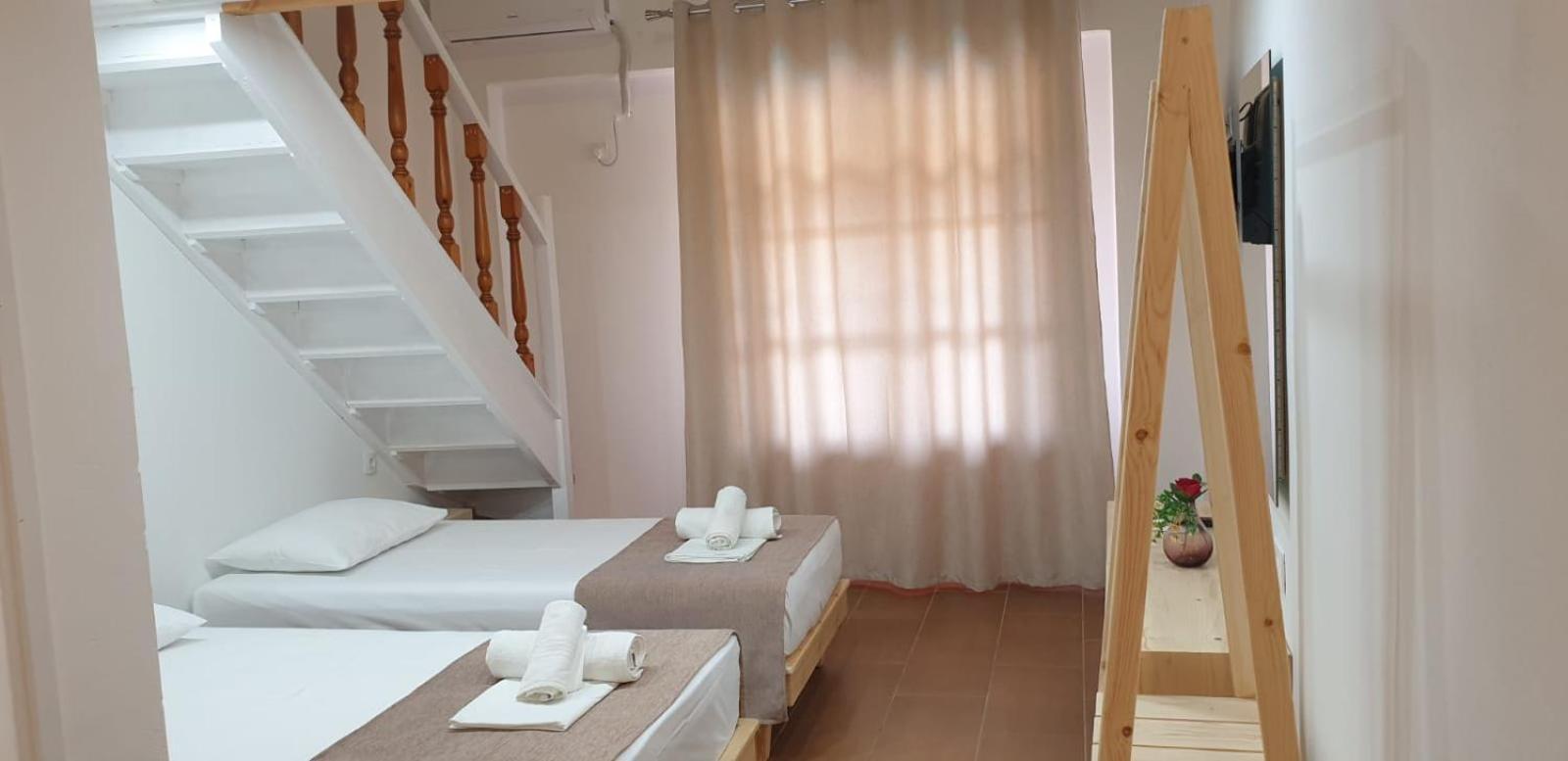 Apart-Hotel Llazari Химар Стая снимка